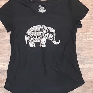 No boundaries tee black with pink ele. Size L